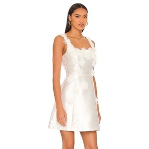 Elder Dress in White
ELLIAT